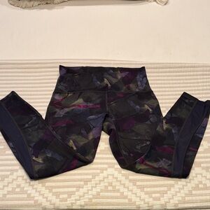 Lululemon Athletica Abstract Print Leggings. Sz 8. EUC
